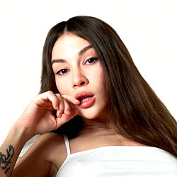 𝐄𝐯𝐚 𝐕𝐞𝐞💎 petite fit brunette 😍 photo