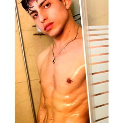 Sexy OnlyFans Model Bernardo Torres Shows Off His Abs