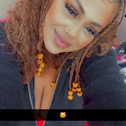 AlishaLinn, OnlyFans Model, Sharing Her Day