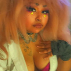 Ender, an Onlyfans model, showcasing an eye-catching outfit.