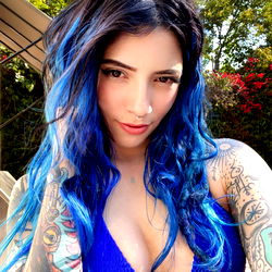 Model Photoshoot with OnlyFans Influencer Ellie Wolfie