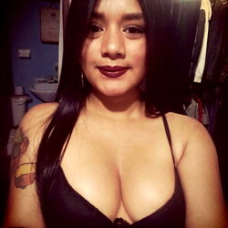 PeliNegra - Colombian Model Showcasing Her Stunning Beauty