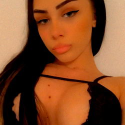 Miia's OnlyFans Photoshoot - Sultry and Confident