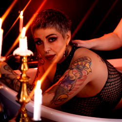 Lucia Bloom: OnlyFans Model Posing in Bathtub