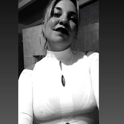 Verónica's Confident Moment