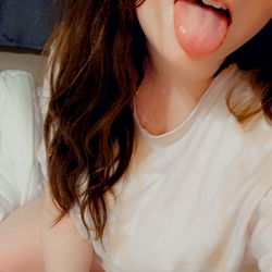 Kiwi, the charming model from OnlyFans