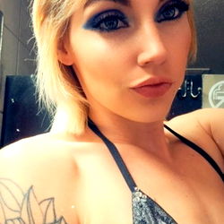 Stunning OnlyFans Model Athena207 in Shimmering Silver