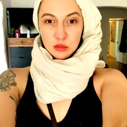 AnniBanANNI - Los Angeles Model in Scarf and Tattoo