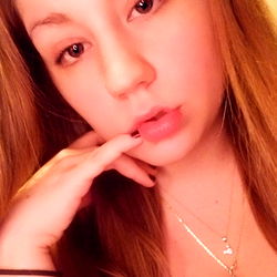 Model's Profile Photo on OnlyFans