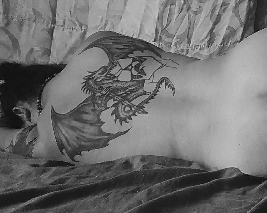 Akasxa Deviant Queen photo