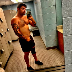 PrestigeDadBod Flexing in the Gym