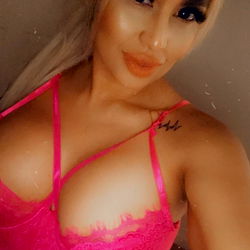 Adriana: USA-based OnlyFans Model