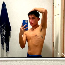 Arica, Chile Model I'am BadBoy Shirtless Photo in Mirror