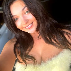 Aubrey Bunz - OnlyFans Model