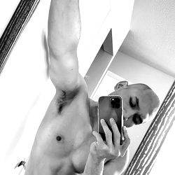 Asianperzuazion Fitness Model in Home Gym