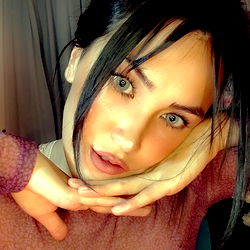 Aurora 19, a rising influencer in the beauty and fashion industry