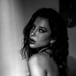 Rina Blake, A striking model with a confident gaze