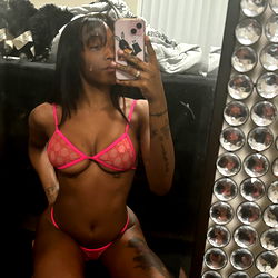 Model BIG BARDA$H in Pink Lingerie