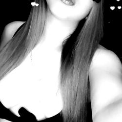 Model Andrea Bbsita from OnlyFans: A Captivating Vision in Black and White