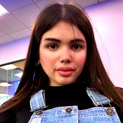 Model Alisson in OnlyFans Advertisement