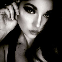 Ashlynn Aphrodite on OnlyFans: Elegant Beauty in Intimate Photos