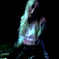 AcidAmber Shimmers in Glowing Photos