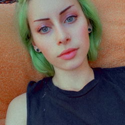 Model Em: Chic Green Hair and Tattoos