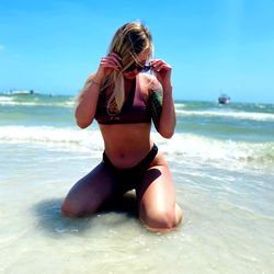 Beach Vibes with Aliciab, OnlyFans Model