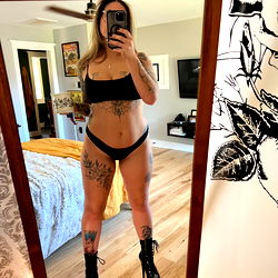 Lulu, Tattooed Adult Model in Lingerie, Age: 26
