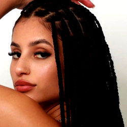 Stylish OnlyFans Model Arahi Perez