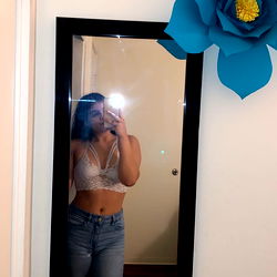 Model Jxc in Mirror Selfie