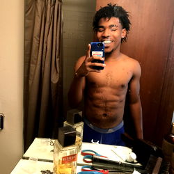 OnlyFans Model 'ItsLitDude' Poses in Bathroom Mirror