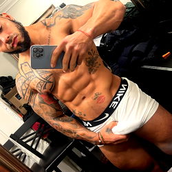 Fitness Model Fenix, Showcasing Fitness and Style in New York