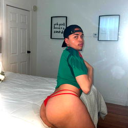 OnlyFans Model Cakes Showcasing Her Physique