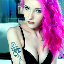 ClaraStylezZ, OnlyFans Model from Hamburg - Photo: A woman in a black and pink lingerie with pink hair posing for the camera