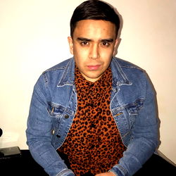 Model Name Alane, Strong Stance against Wall