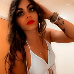 OnlyFans Model Chanel Sharing Glamorous Bathroom Photo