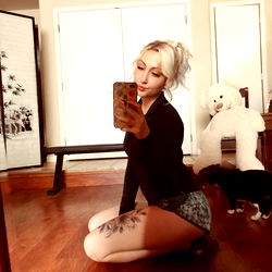 OnlyFans Model Alyssa Poses for a Selfie in Her Alaska Home