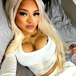 Angel, OnlyFans Model - Sensational Photoshoot!