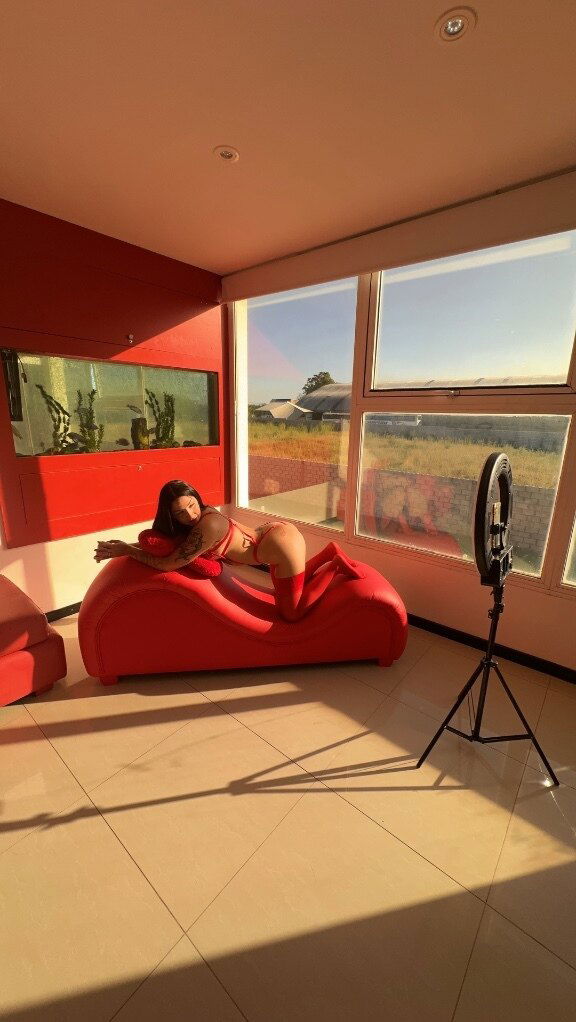 ASHLEY RIDE 🦋 photo