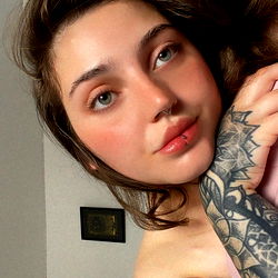 Onlyfans Model with Tattoos and Piercings