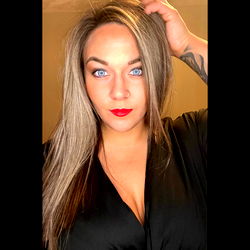 OnlyFans Model Kalie, Stylish Portrait with Blue Eyes