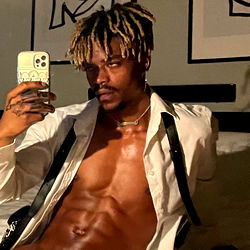 Fit Model Posing for Selfie