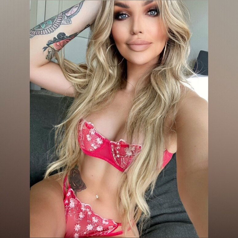 ＢＬＯＮＤＩＥ♡︎ photo