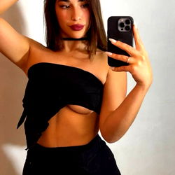 Mili 💋 - OnlyFans Model, 7 Miles Away