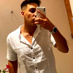 Trendy Model's Instagram Post: Flaunting a New Look in Santiago 🔥🌟