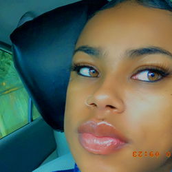 Beautiful OnlyFans Model Si Embracing Her Natural Beauty