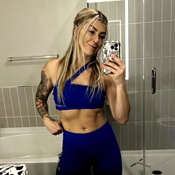 Fitness Model Chloe Cuums: 5.8 Miles