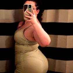 OnlyFans Model Witchy Peaches, Striking a Confident Pose