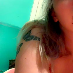 OnlyFans Model Queen of Heart5 in a Bathroom Mirror